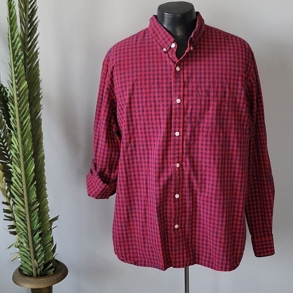 Old Navy Regular fit red and blue checked plaid long sleeve button down